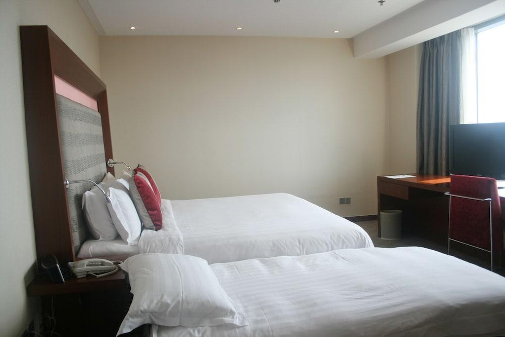 Hotel Novotel Atlantis Shanghai - Price And Value Breakfast In The Clouds With River View In The Revolving Restaurant &24H Free Self-Laundry Shanghai