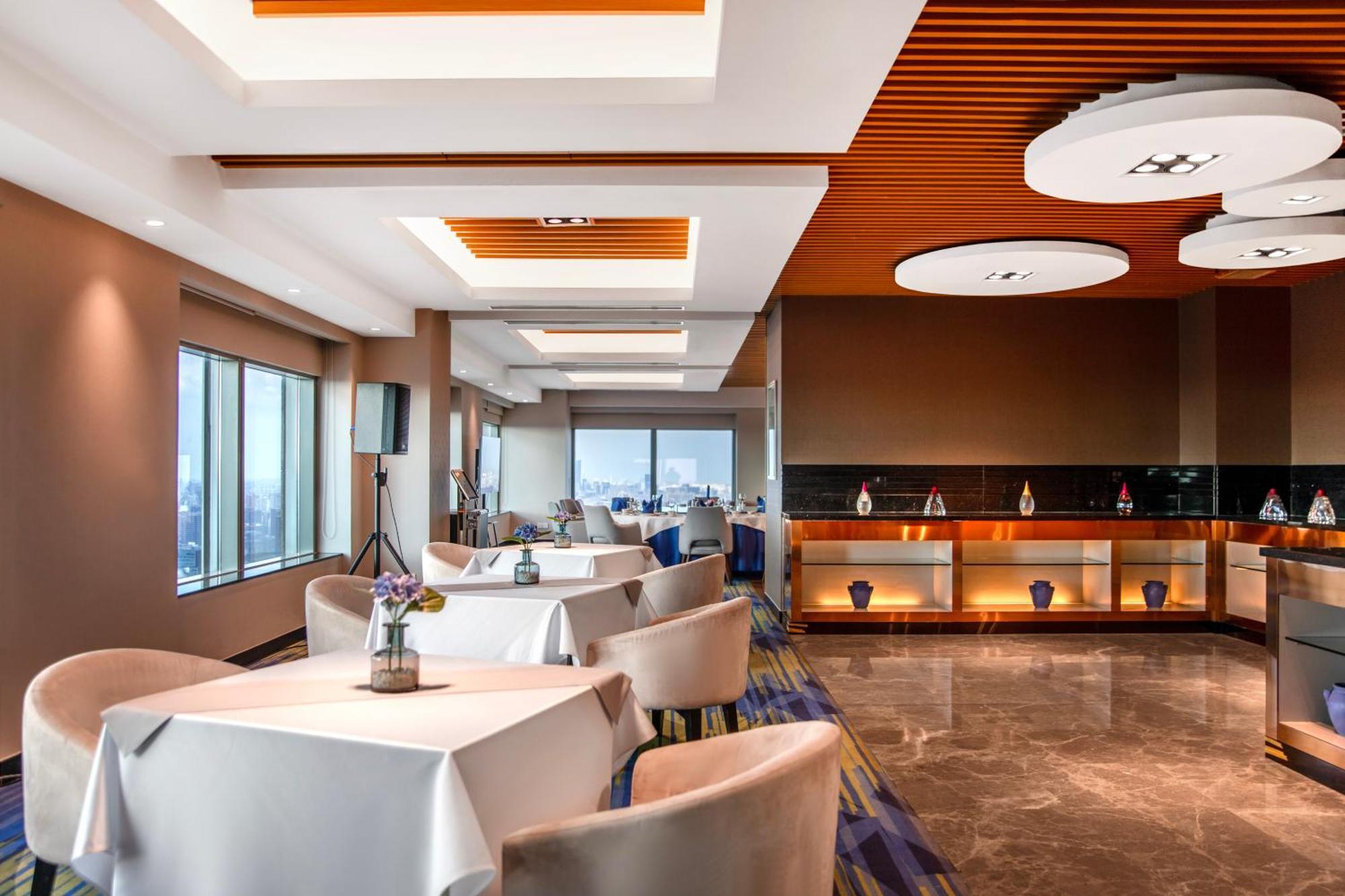 Novotel Atlantis Shanghai - Price And Value Breakfast In The Clouds With River View In The Revolving Restaurant &24H Free Self-Laundry Hotel 4*