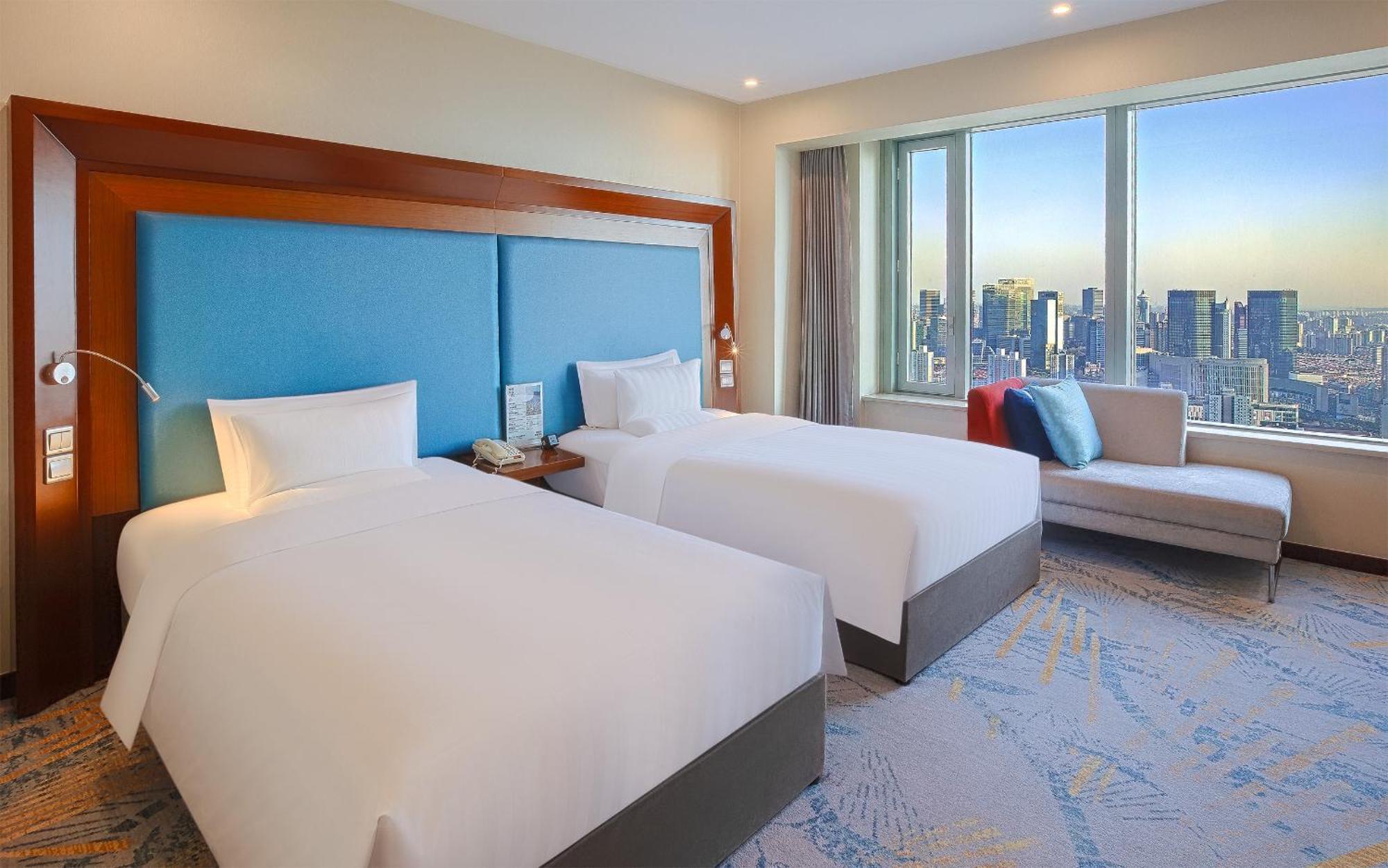 Novotel Atlantis Shanghai - Price And Value Breakfast In The Clouds With River View In The Revolving Restaurant &24H Free Self-Laundry Hotel Shanghai
