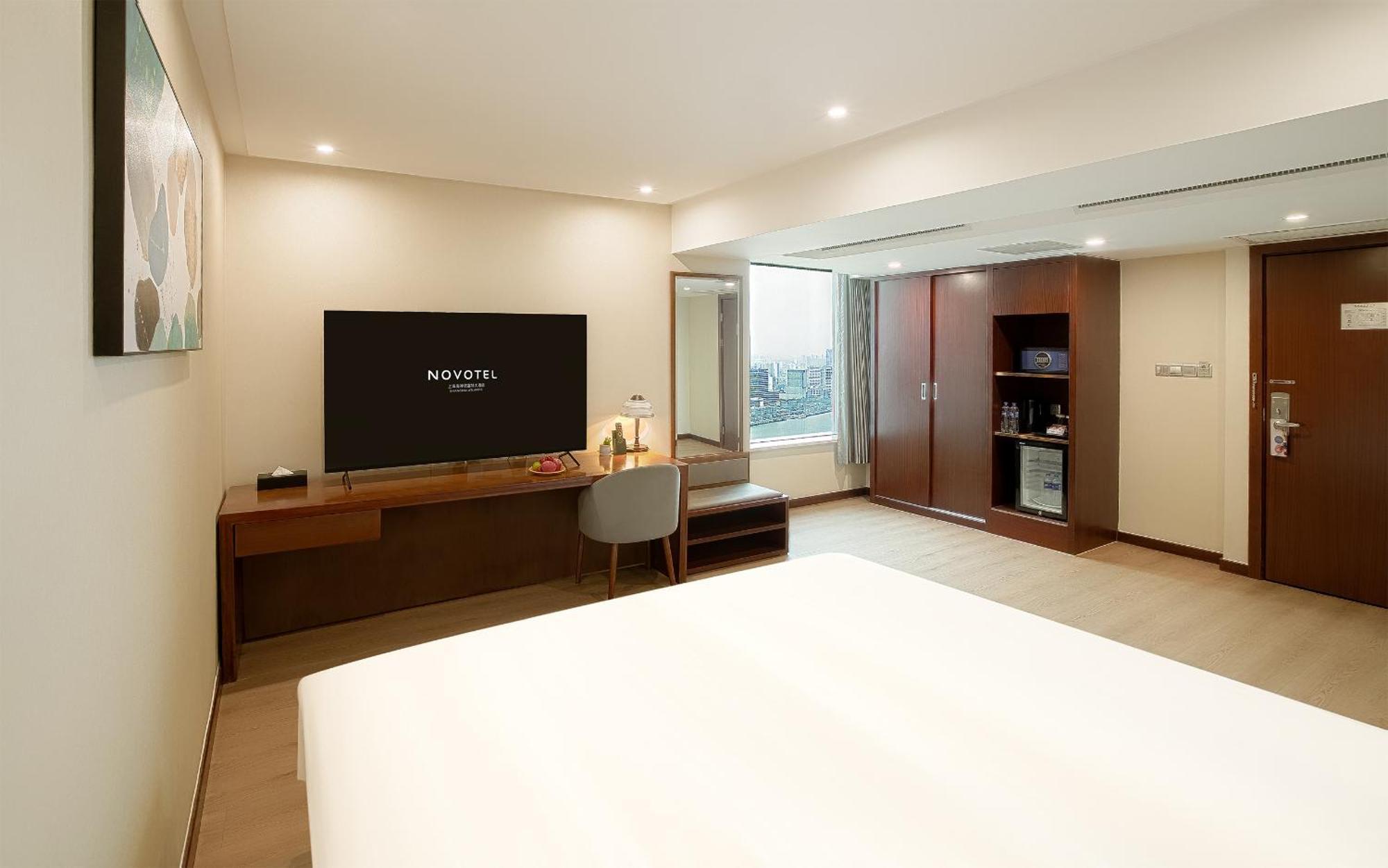 Novotel Atlantis Shanghai - Price And Value Breakfast In The Clouds With River View In The Revolving Restaurant &24H Free Self-Laundry 4*
