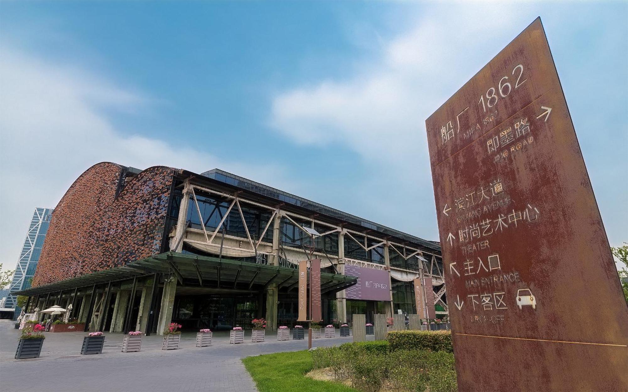 Novotel Atlantis Shanghai - Price And Value Breakfast In The Clouds With River View In The Revolving Restaurant &24H Free Self-Laundry Hotel 4*