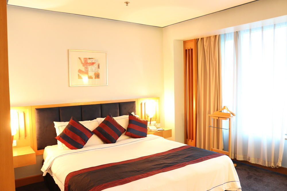 Hotel Novotel Atlantis Shanghai - Price And Value Breakfast In The Clouds With River View In The Revolving Restaurant &24H Free Self-Laundry 4*